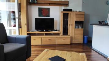 Televisión, tenis de mesa, libros y estéreo