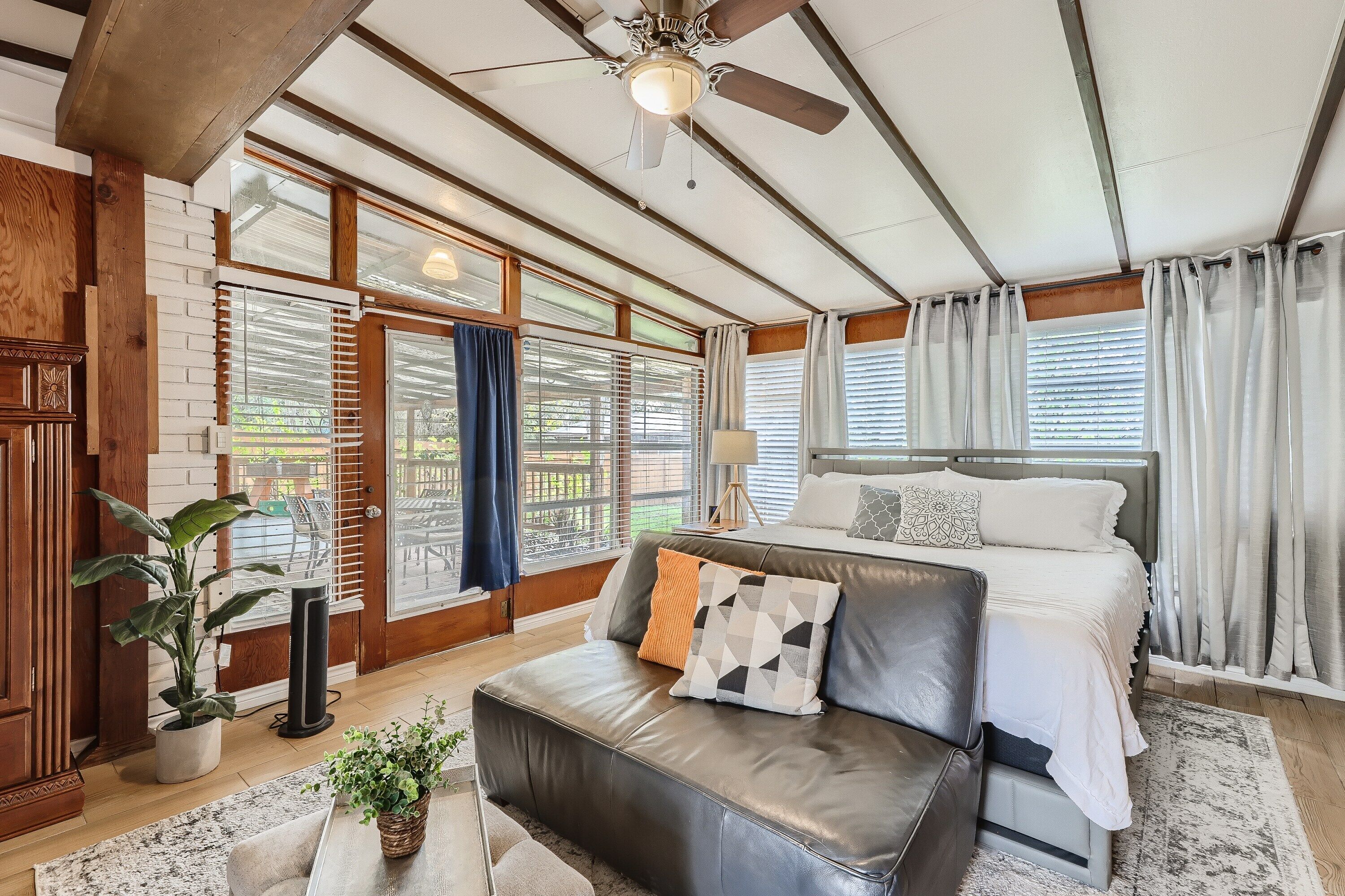 4 soverom, skrivebord, strykejern/-brett og wi-fi (inkludert)