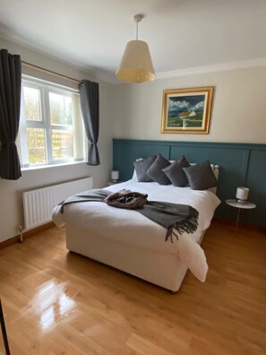 4 bedrooms, travel cot, free WiFi, bed sheets - Riverside Cottage, Ramelton, The Wild Atlantic Way (Ramelton)