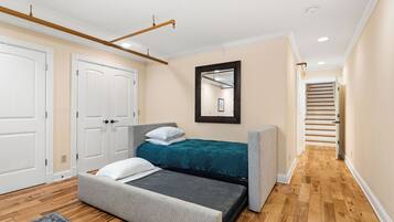 2 bedrooms, desk, iron/ironing board, free WiFi