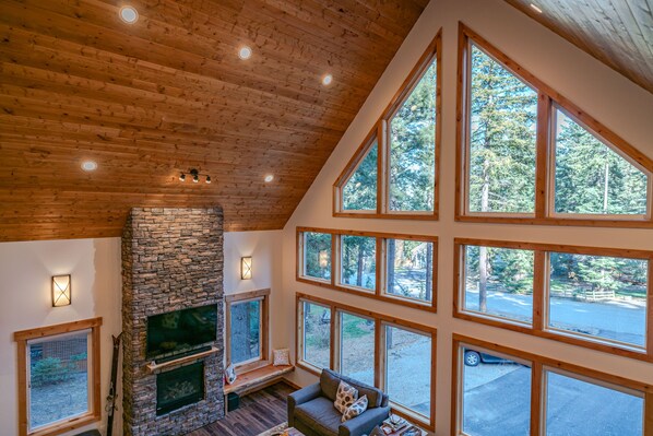 Interior - Mountain Retreat, steps from Skiing, Mountain Biking, and Hiking (Wenatchee)