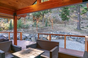 Terrace/patio - Mountain Retreat, steps from Skiing, Mountain Biking, and Hiking (Wenatchee)