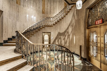 Bottleworks Hotel - Image 2