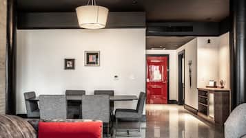 Suite, 1 kingsize bed | Dineerruimte