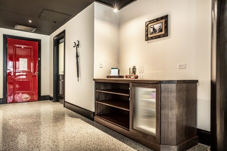 Bottleworks Hotel - Image 49