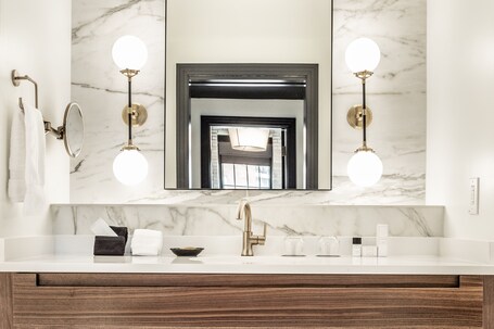 Bottleworks Hotel - Image 35