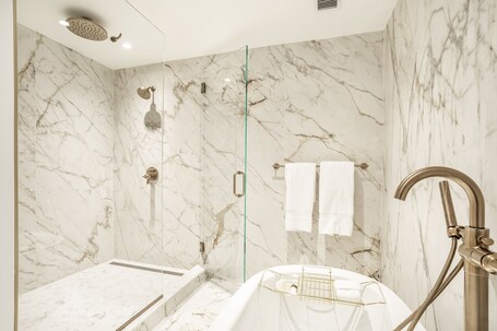 Bottleworks Hotel - Image 63
