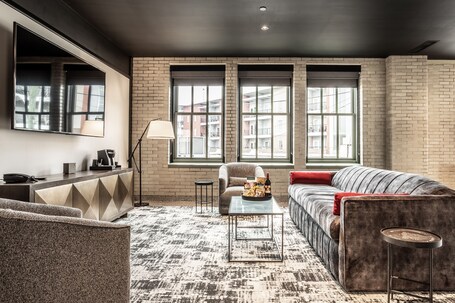 Bottleworks Hotel - Image 16