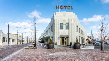 Bottleworks Hotel - Image 24