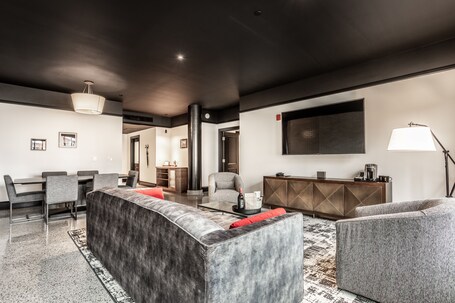 Bottleworks Hotel - Image 39