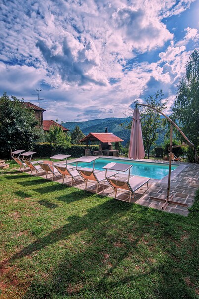 "Da Paolino" Villa with sauna and private pool in an ancient hamlet