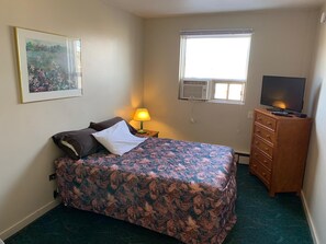 Basic Room | Free WiFi, bed sheets - Vivian Motor Hotel (Neepawa)