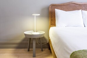 3 habitaciones, escritorio, tabla de planchar con plancha y internet 