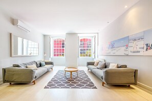 TV, books - GuestReady - Newly Renovated Chiado Haven (Lisbon)