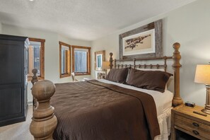 2 soverom, strykejern/-brett, internettilgang og sengetøy