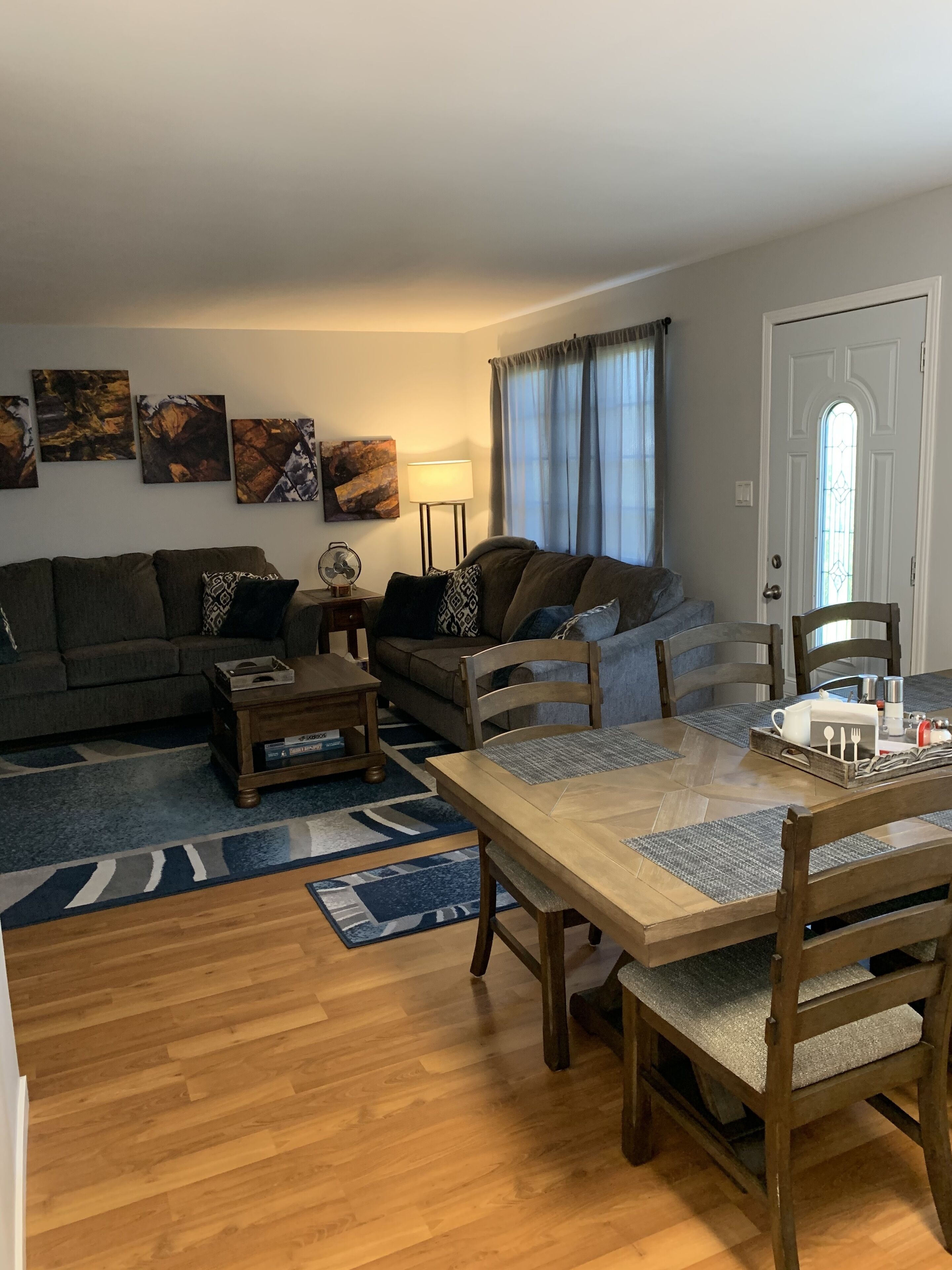 Una Smart TV, una chimenea