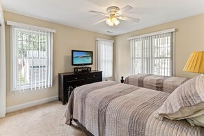 4 bedrooms, iron/ironing board, WiFi, bed sheets - 4 Bedroom 4.5 Baths, Sleeps 8 on course #5   (Pinehurst)