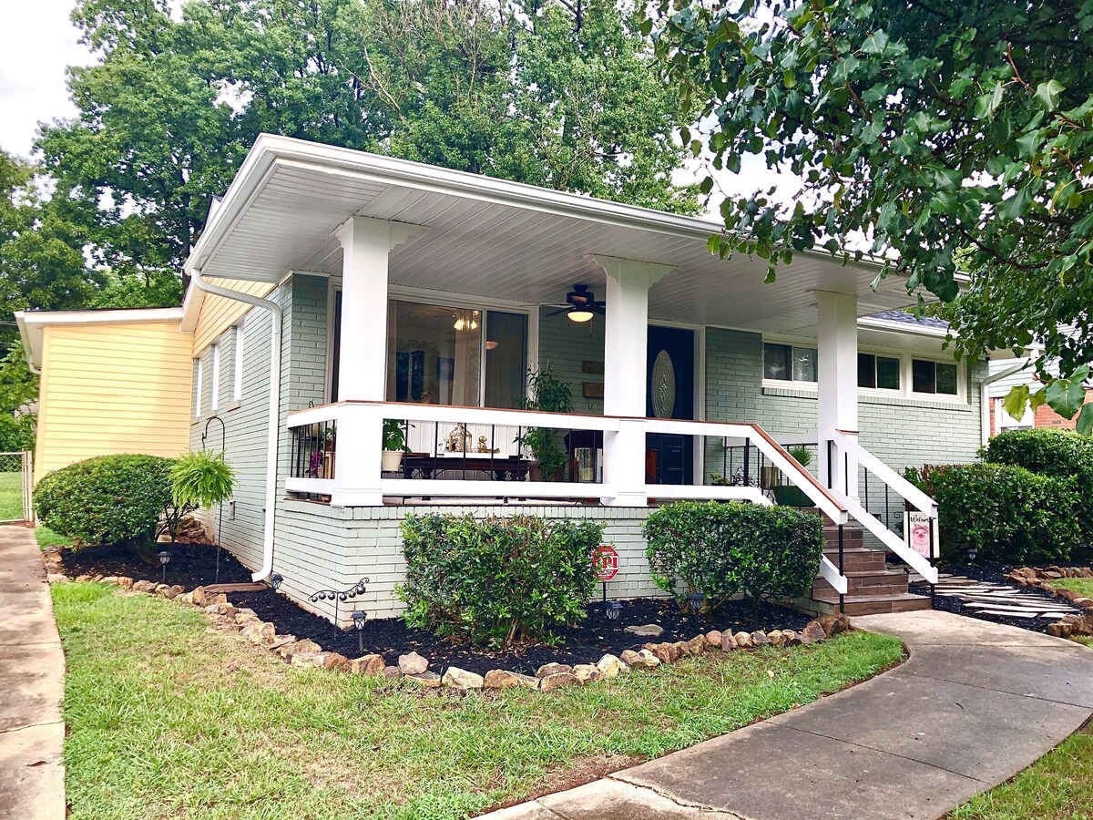 Bungalow Oasis in the City!