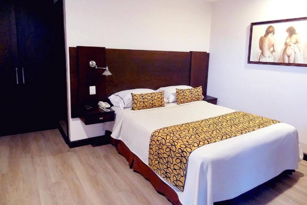 Basic Double or Twin Room, 1 Bedroom, Ensuite | In-room safe, individually furnished, desk, laptop workspace