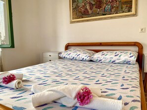 2 slaapkamers, een bureau, een strijkplank/strijkijzer, wifi