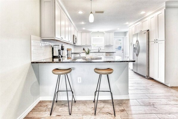 Fridge, microwave, oven, stovetop - Winter Special! New HOT TUB! Beach! Pool Heat! (Bradenton)