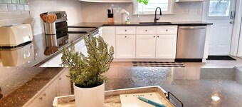 Winter Special! New HOT TUB! Beach! Pool Heat!