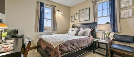 Classic Room | Individually decorated, individually furnished, free WiFi, bed sheets