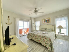5 bedrooms, iron/ironing board, WiFi, bed sheets - Beachfront on Hatteras Island in Rodanthe, NC (Rodanthe)