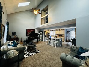 Fernseher, Kamin, DVD-Player, Stereoanlage