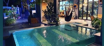 OneRiimba Garden View Residence. Private Pool. Jacuzzi. Karaoke. 5mins Legoland