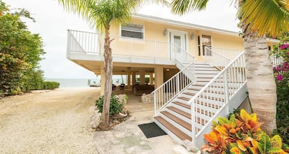 Oceanfront home-shared swimming pool, dockage-just 20 miles from Key West