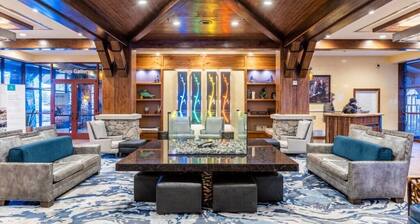 Lake Tahoe | Slopes & Village | Hot Tub | 2BR Villa