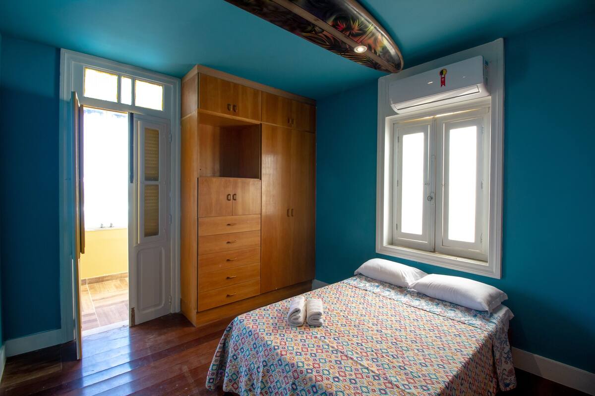 Soundproofing, iron/ironing board (on request), free WiFi, bed sheets