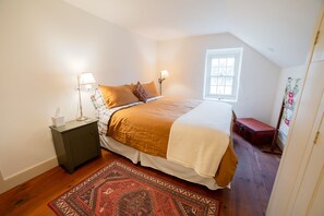 3 slaapkamers, een bureau, een strijkplank/strijkijzer, reisbedje