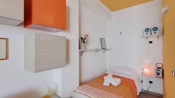 1 bedroom, bed sheets