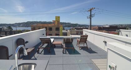 Eastlake Modern Townhome - Space Needle / Downtown / Lake Union View + Parking