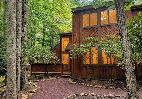 Big Boulder Lake & Ski- lake access available- updated unit!