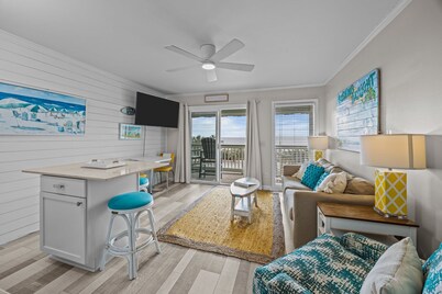 Modern Oceanfront 3rd Floor Condo w/Amazing Ocean View! Pool & Pier Access!