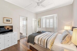 3 bedrooms, desk, iron/ironing board, travel cot