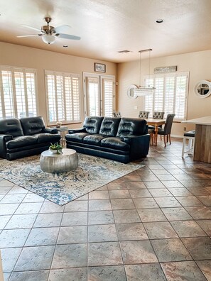 Smart TV, fireplace, video games, DVD player - Large Luxury Gilbert single story home w/3 en suites (Gilbert)