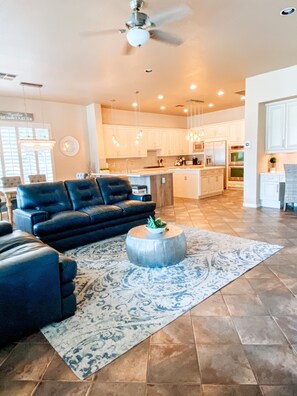 Smart TV, fireplace, video games, DVD player - Large Luxury Gilbert single story home w/3 en suites (Gilbert)