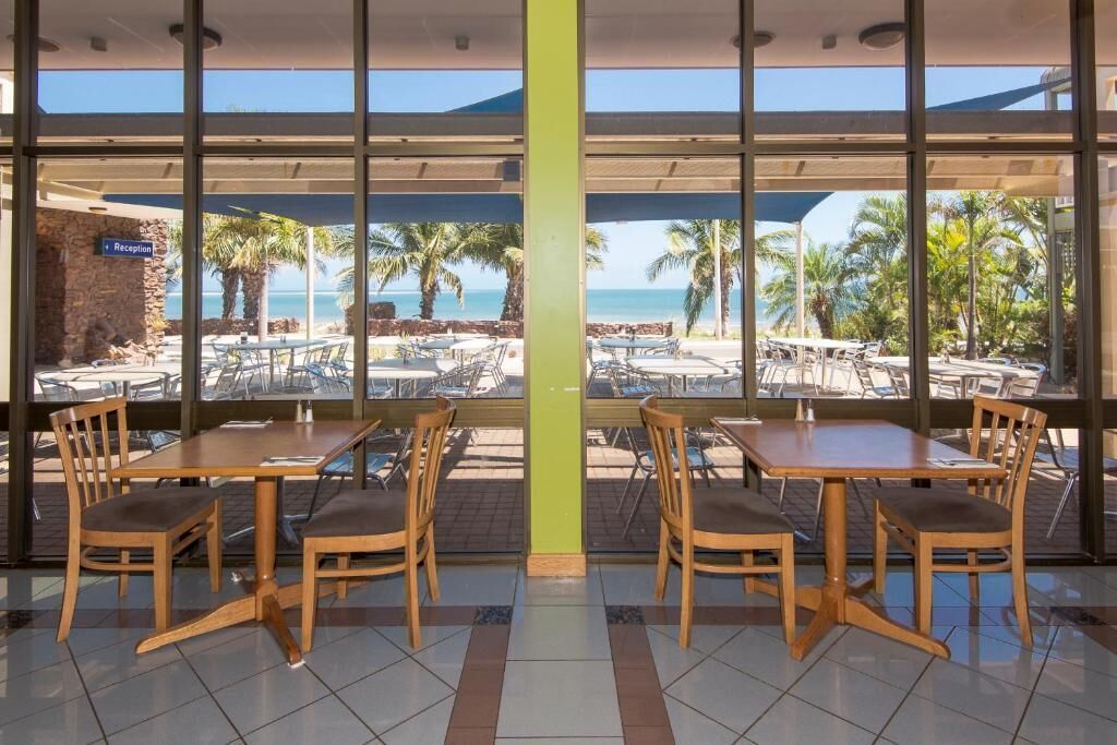 Breakfast and dinner served