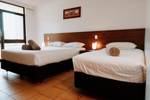 Schreibtisch, laptopgeeigneter Arbeitsplatz, Verdunkelungsvorhänge