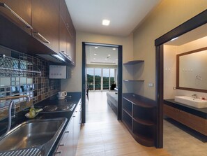 Mikrowelle, Ofen, Kochgeschirr/Geschirr/Besteck