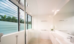 Apartment | Bathroom sink