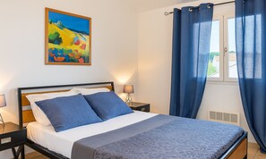 2 bedrooms, iron/ironing board, travel cot, free WiFi