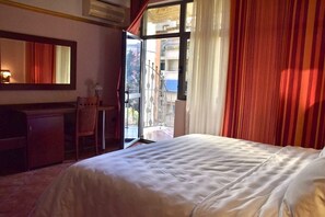 Twin Room | Minibar, desk, free WiFi, bed sheets - Hotel Elysee (Tirana)