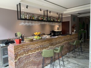 Bar (on property) - Hotel Elysee (Tirana)