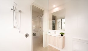 Apartment | Dusche im Bad