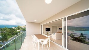 Apartment | Balcony - Sur La Mer Four Bedroom (Airlie Beach)